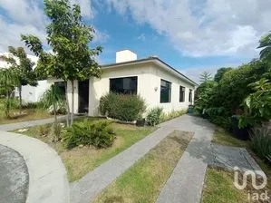 NEX-295217 - Casa en Renta, con 3 recamaras, con 2 baños, con 151 m2 de construcción en Real del Bosque, CP 76922, Querétaro.
