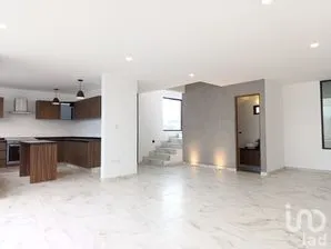 NEX-297979 - Casa en Venta, con 4 recamaras, con 4 baños, con 227 m2 de construcción.