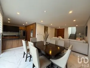 NEX-257114 - Casa en Venta, con 4 recamaras, con 4 baños, con 237 m2 de construcción.