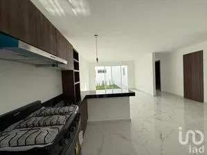 NEX-259101 - Casa en Venta, con 4 recamaras, con 4 baños, con 211 m2 de construcción.