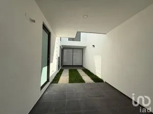 NEX-264190 - Casa en Venta, con 3 recamaras, con 2 baños, con 145 m2 de construcción.