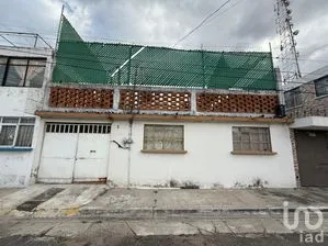 NEX-264920 - Casa en Venta, con 5 recamaras, con 2 baños, con 205 m2 de construcción.