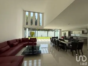 NEX-285336 - Casa en Venta, con 5 recamaras, con 5 baños, con 507 m2 de construcción.