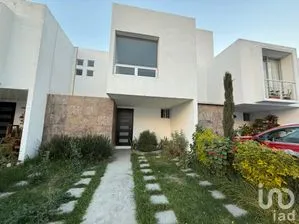 NEX-287825 - Casa en Renta, con 3 recamaras, con 2 baños, con 106 m2 de construcción en San Francisco Ocotlán (Ocotlán), CP 72680, Puebla.