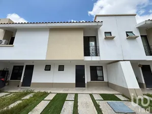 NEX-285973 - Casa en Venta, con 3 recamaras, con 2 baños, con 135 m2 de construcción en Los Héroes León, CP 37544, Guanajuato.