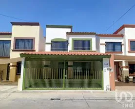 NEX-292184 - Casa en Renta, con 3 recamaras, con 2 baños, con 100 m2 de construcción.