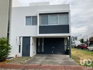 NEX-293554 - Casa en Venta, con 3 recamaras, con 4 baños, con 208 m2 de construcción.