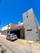 NEX-295023 - Casa en Venta, con 3 recamaras, con 4 baños, con 249 m2 de construcción.