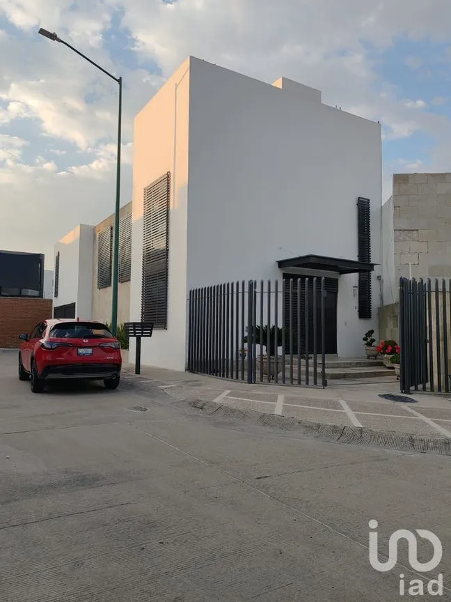 Casa en Venta en Barranca del Refugio, León, Guanajuato | NEX-295680 | iad México | Foto 2 de 16