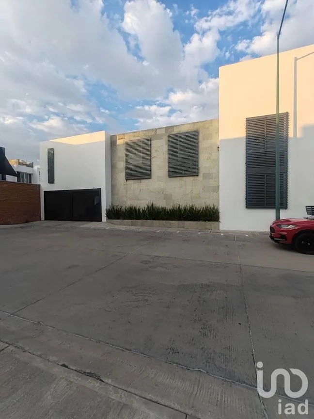 Casa en Venta en Barranca del Refugio, León, Guanajuato | NEX-295680 | iad México | Foto 1 de 16