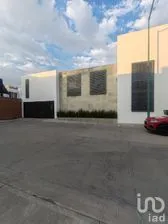 NEX-295680 - Casa en Venta, con 3 recamaras, con 3 baños, con 285 m2 de construcción.
