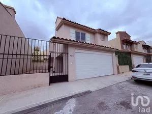 NEX-261983 - Casa en Renta, con 3 recamaras, con 3 baños, con 157 m2 de construcción.