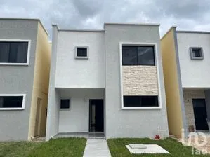 NEX-286004 - Casa en Venta, con 3 recamaras, con 2 baños, con 140 m2 de construcción en Supermanzana 326, CP 77536, Quintana Roo.