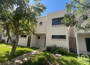 NEX-306184 - Casa en Venta, con 3 recamaras, con 2 baños, con 140 m2 de construcción.