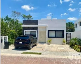 NEX-257255 - Casa en Venta, con 2 recamaras, con 2 baños, con 180 m2 de construcción en Residencial Río, CP 77560, Quintana Roo.