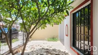NEX-257979 - Casa en Venta, con 3 recamaras, con 1 baño, con 120 m2 de construcción en Chuburna de Hidalgo, CP 97205, Yucatán.