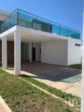 NEX-259929 - Casa en Renta, con 4 recamaras, con 4 baños, con 350 m2 de construcción.