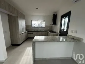 NEX-264742 - Casa en Renta, con 3 recamaras, con 3 baños, con 160 m2 de construcción.