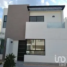 NEX-295534 - Casa en Renta, con 4 recamaras, con 3 baños, con 109 m2 de construcción en Tixcacal, CP 97312, Yucatán.