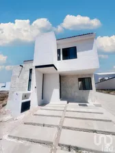 NEX-295234 - Casa en Venta, con 3 recamaras, con 2 baños, con 135 m2 de construcción.