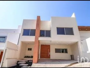 NEX-260119 - Casa en Venta, con 3 recamaras, con 3 baños, con 264 m2 de construcción.
