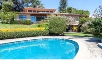 NEX-260211 - Casa en Venta, con 3 recamaras, con 4 baños, con 207 m2 de construcción.