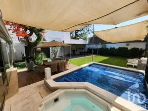 NEX-261664 - Casa en Venta, con 6 recamaras, con 7 baños, con 380 m2 de construcción.