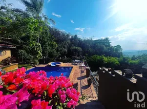 NEX-258310 - Casa en Venta, con 5 recamaras, con 3 baños, con 524 m2 de construcción.