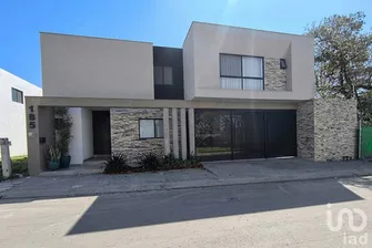 NEX-294740 - Casa en Venta, con 3 recamaras, con 3 baños, con 320 m2 de construcción en Altares Residencial, CP 67315, Nuevo León.