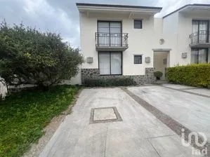 NEX-259672 - Casa en Venta, con 3 recamaras, con 3 baños, con 126 m2 de construcción.