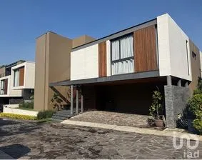 NEX-260514 - Casa en Venta, con 3 recamaras, con 3 baños, con 476 m2 de construcción en Club de Golf Hacienda, CP 52959, México.