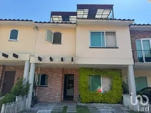 NEX-300856 - Casa en Venta, con 3 recamaras, con 3 baños, con 206 m2 de construcción.