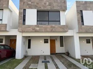 NEX-265733 - Casa en Venta, con 3 recamaras, con 2 baños, con 145 m2 de construcción.