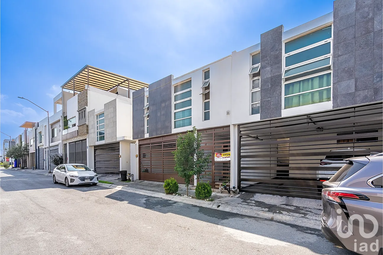 Casa en Venta en Cumbres Elite, Monterrey, Nuevo León | NEX-260981 | iad México | Foto 2 de 16
