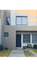 NEX-265794 - Casa en Renta, con 2 recamaras, con 1 baño, con 75 m2 de construcción en Jardines de Versalles, CP 37544, Guanajuato.
