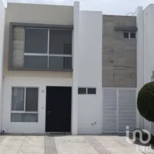 NEX-260692 - Casa en Renta, con 3 recamaras, con 2 baños, con 127 m2 de construcción.