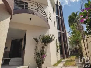 NEX-291266 - Casa en Venta, con 4 recamaras, con 3 baños, con 306 m2 de construcción en Villa Satélite Calera, CP 72564, Puebla.