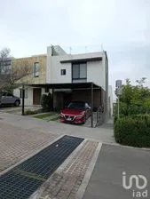 NEX-264718 - Casa en Venta, con 4 recamaras, con 3 baños, con 167 m2 de construcción.