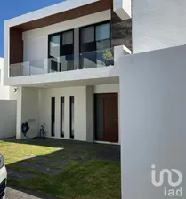 NEX-265615 - Casa en Renta, con 3 recamaras, con 3 baños, con 193 m2 de construcción.