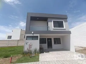 NEX-289595 - Casa en Venta, con 3 recamaras, con 2 baños, con 169 m2 de construcción.
