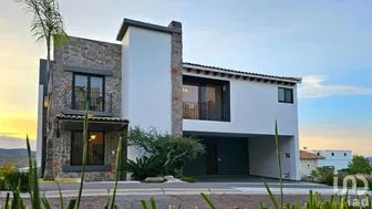 NEX-295927 - Casa en Venta, con 3 recamaras, con 4 baños, con 514 m2 de construcción.