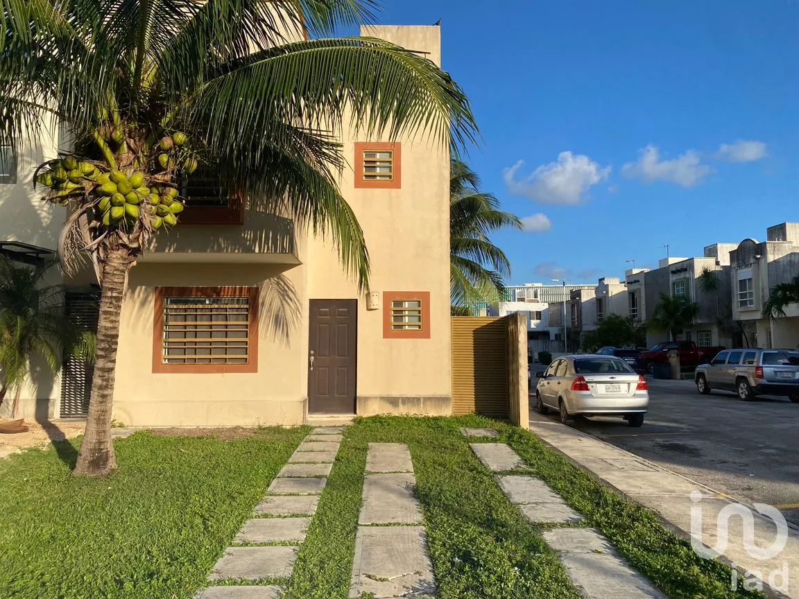 Casa en Renta en Jardines del Sur, Benito Juárez, Quintana Roo | NEX-263147 | iad México | Foto 1 de 15