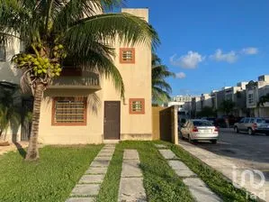 NEX-263147 - Casa en Renta, con 3 recamaras, con 2 baños, con 103 m2 de construcción en Jardines del Sur, CP 77536, Quintana Roo.