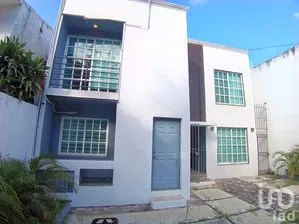 NEX-265304 - Casa en Venta, con 8 recamaras, con 8 baños, con 294 m2 de construcción.