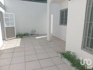 NEX-285352 - Casa en Renta, con 3 recamaras, con 2 baños, con 180 m2 de construcción en Santa Fe (Supermanzana 524), CP 77534, Quintana Roo.