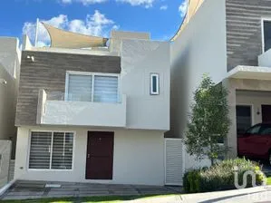 NEX-262171 - Casa en Renta, con 3 recamaras, con 3 baños, con 190 m2 de construcción.