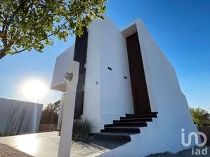 NEX-297141 - Casa en Venta, con 3 recamaras, con 3 baños, con 300 m2 de construcción.