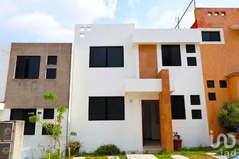 NEX-302846 - Casa en Renta, con 3 recamaras, con 2 baños, con 104 m2 de construcción.