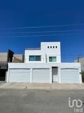 NEX-263787 - Casa en Venta, con 6 recamaras, con 6 baños, con 518 m2 de construcción en Villas de Irapuato, CP 36670, Guanajuato.