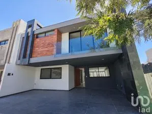 NEX-283771 - Casa en Venta, con 5 recamaras, con 6 baños, con 355 m2 de construcción en Santa Clara Ocoyucan, CP 72850, Puebla.
